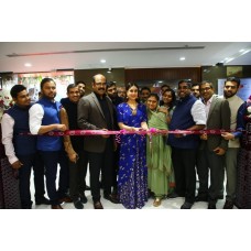 Kareena inaugurates fifth outlet in the NCR
